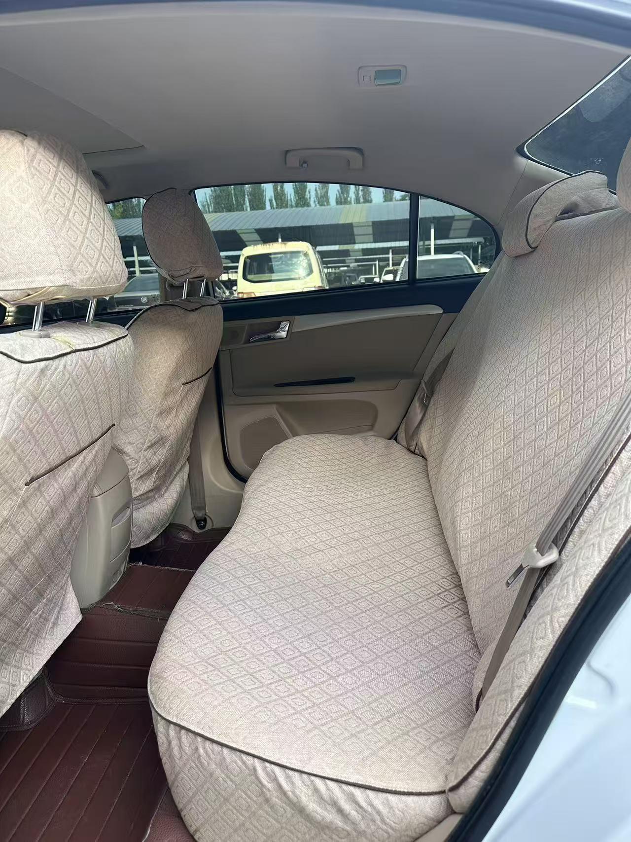 Roewe 350 2015 thumb 5
