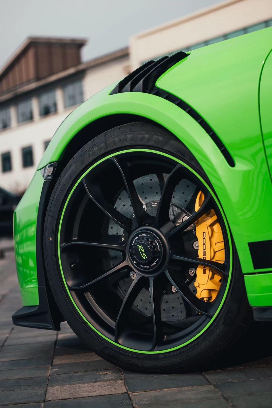 Porsche 911 2018 thumb 4