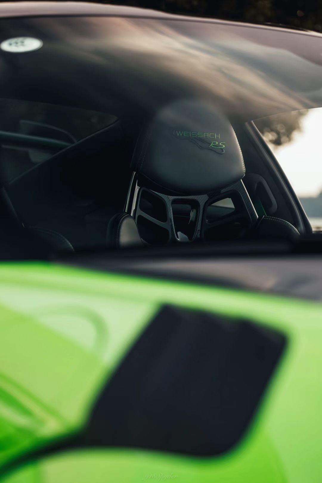Porsche 911 2018 thumb 8