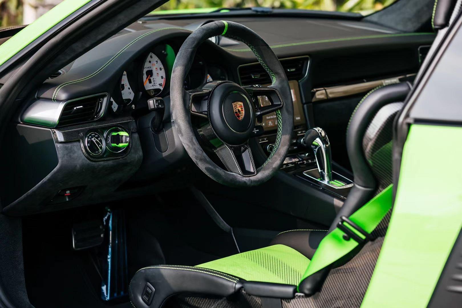 Porsche 911 2018 thumb 10