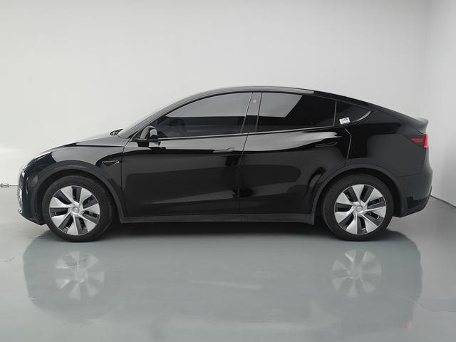 Tesla Model Y 2022 thumb 2