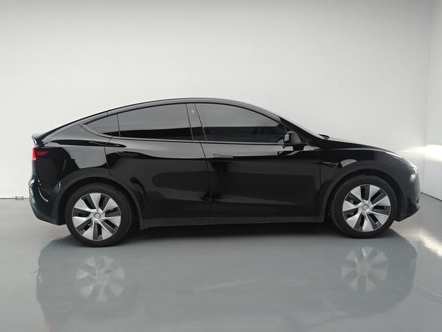 Tesla Model Y 2022 thumb 6
