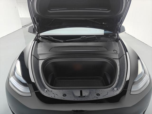 Tesla Model Y 2022 thumb 8