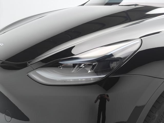 Tesla Model Y 2022 thumb 10