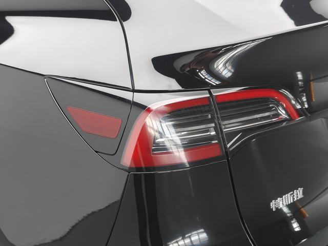 Tesla Model Y 2022 thumb 11