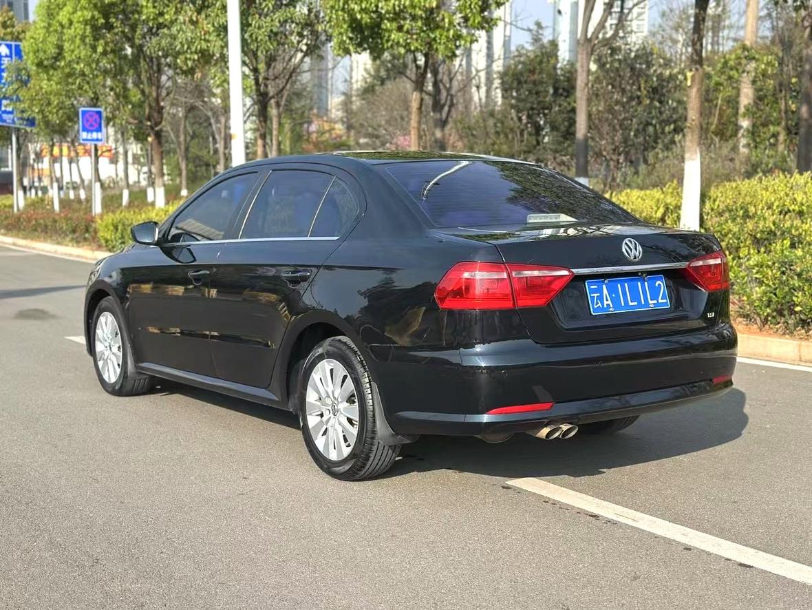 Volkswagen Lavida XR 2013 thumb 2