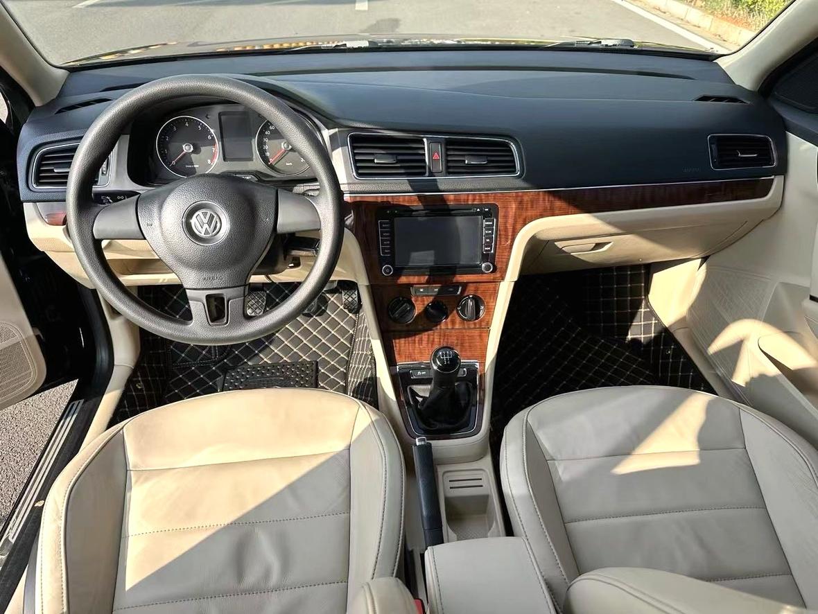 Volkswagen Lavida XR 2013 thumb 5
