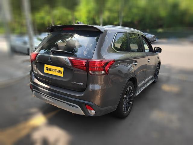 Mitsubishi Outlander 2019 thumb 2