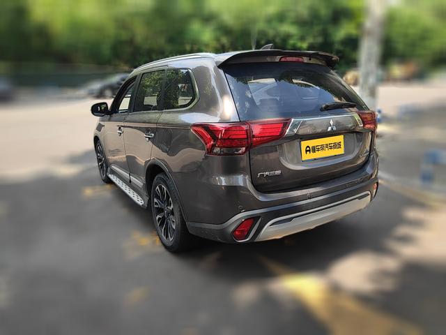 Mitsubishi Outlander 2019 thumb 4