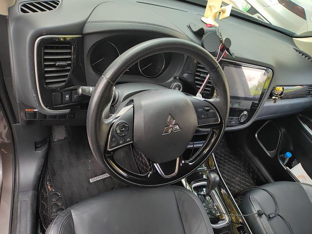 Mitsubishi Outlander 2019 thumb 9