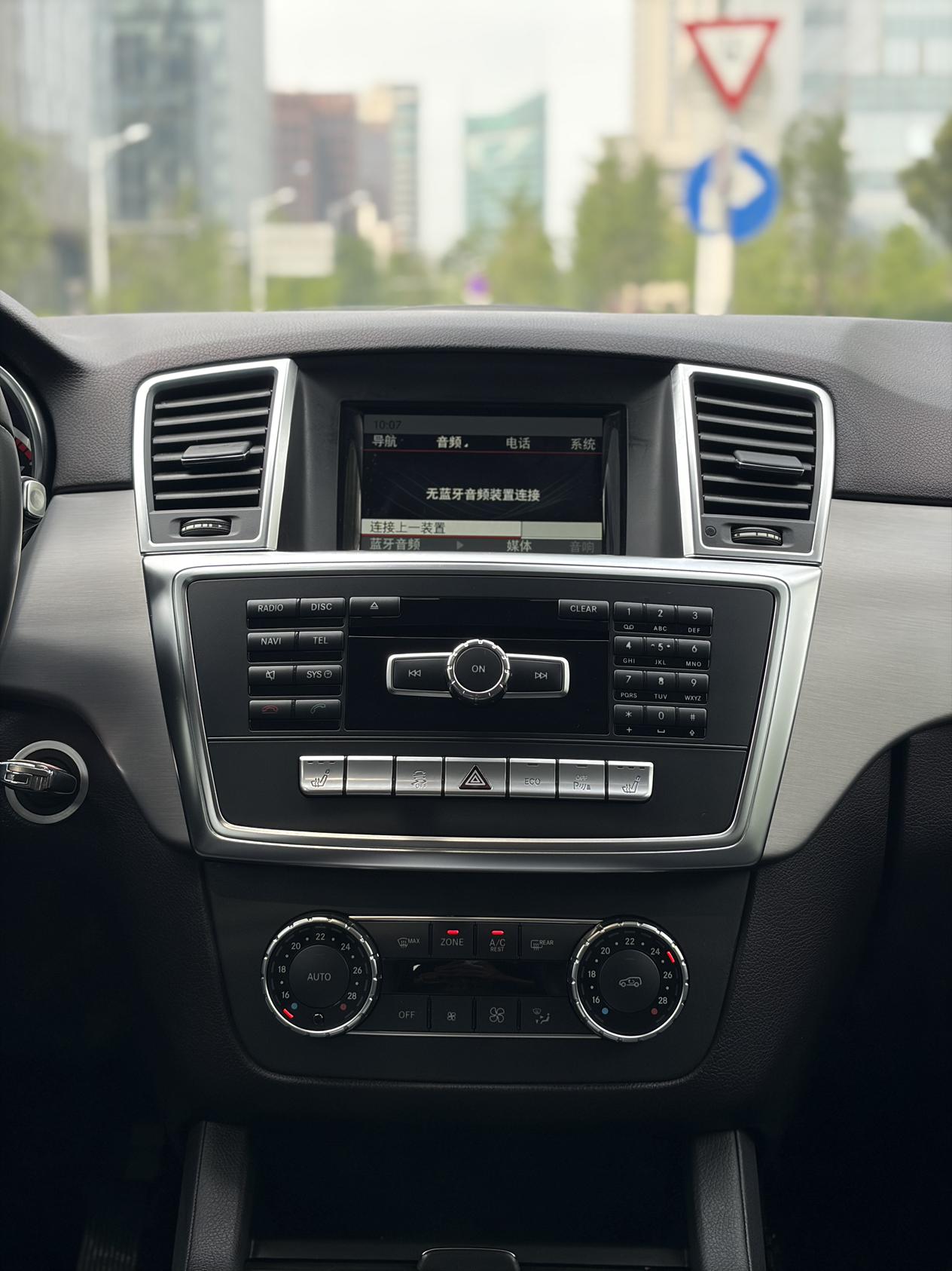Mercedes-Benz M-Класс 2015 thumb 8