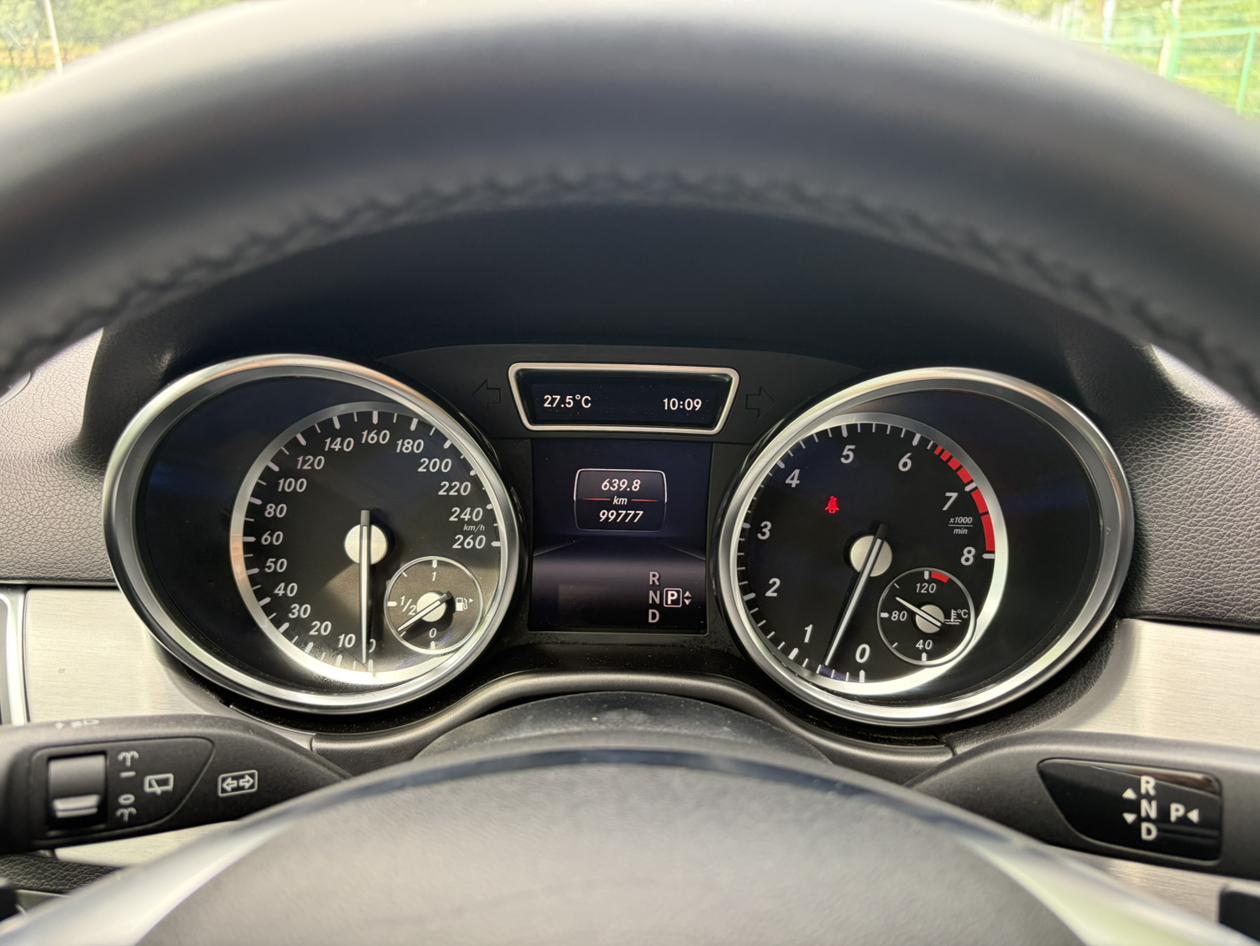 Mercedes-Benz M-Класс 2015 thumb 9