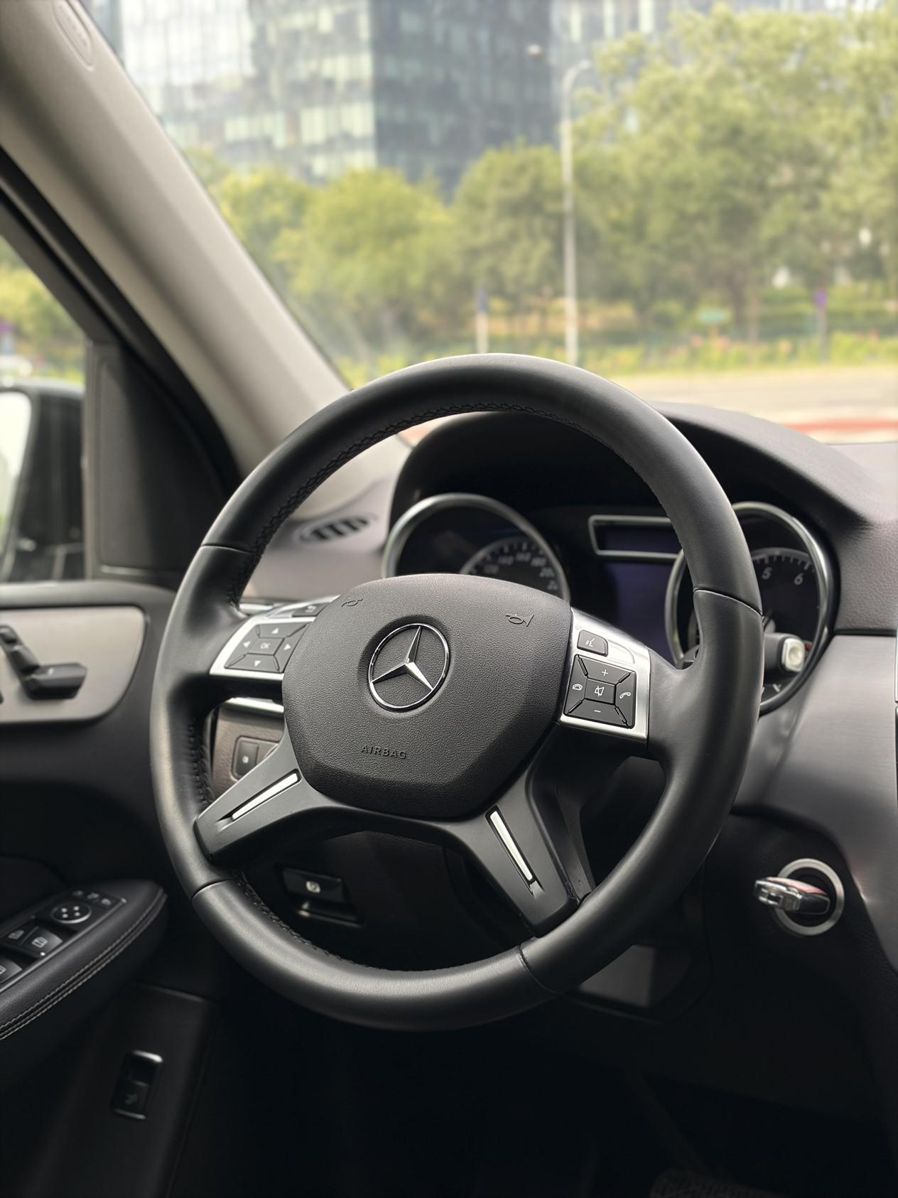 Mercedes-Benz M-Класс 2015 thumb 10