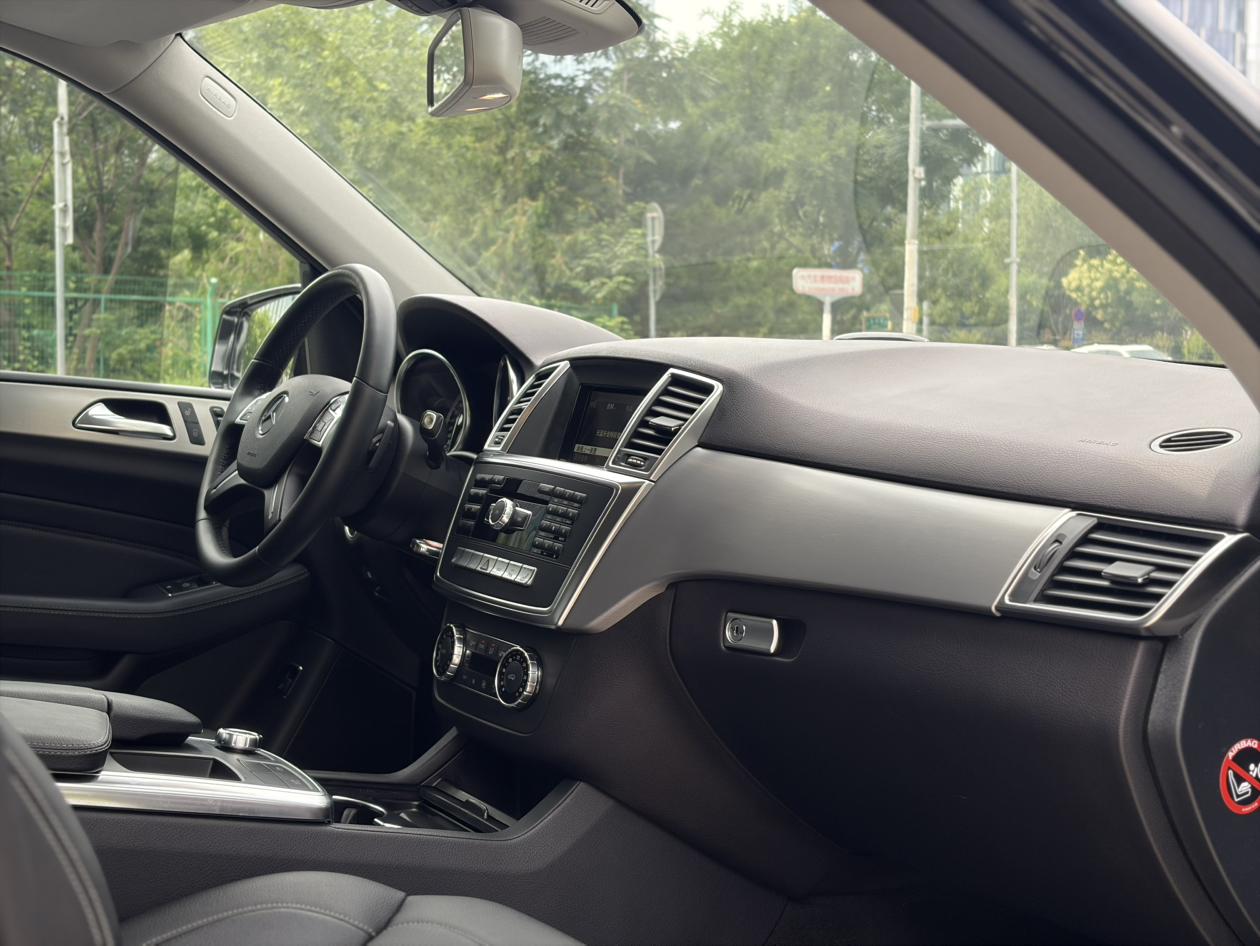 Mercedes-Benz M-Класс 2015 thumb 12