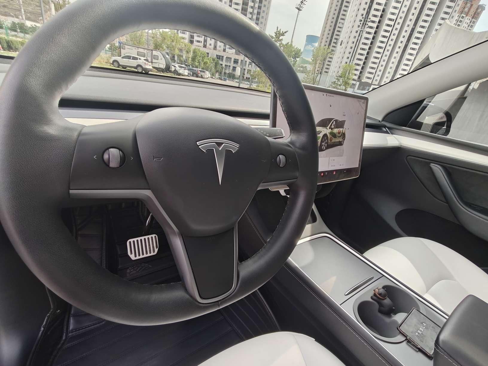 Tesla Model Y 2022 thumb 10