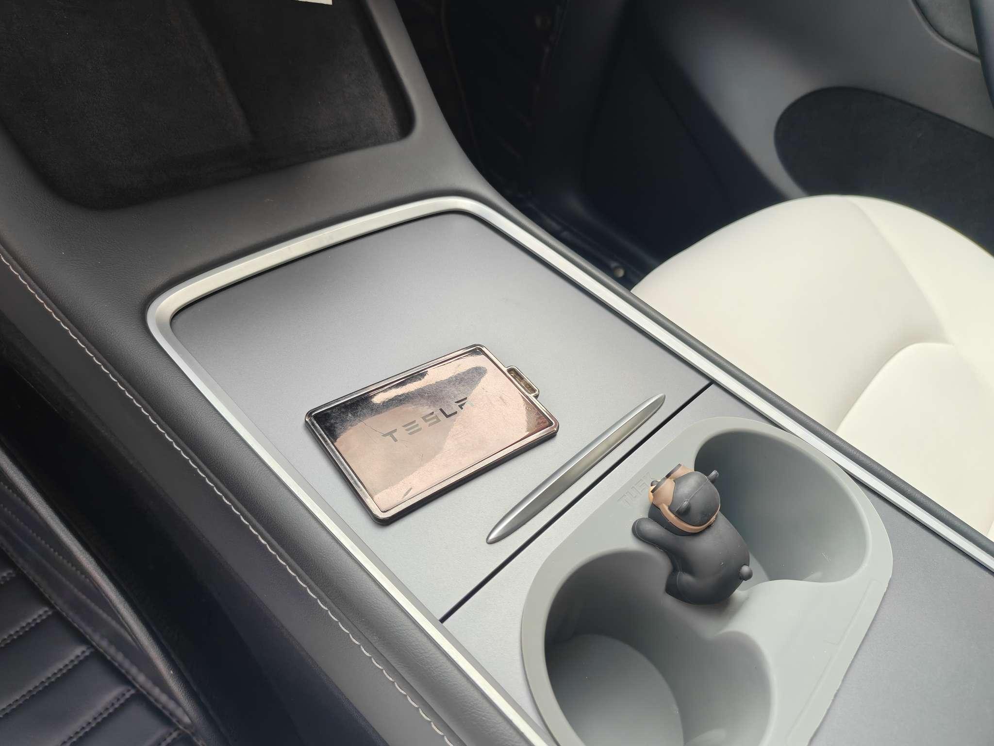 Tesla Model Y 2022 thumb 11