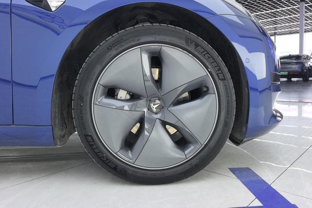 Tesla Model 3 2020 thumb 2