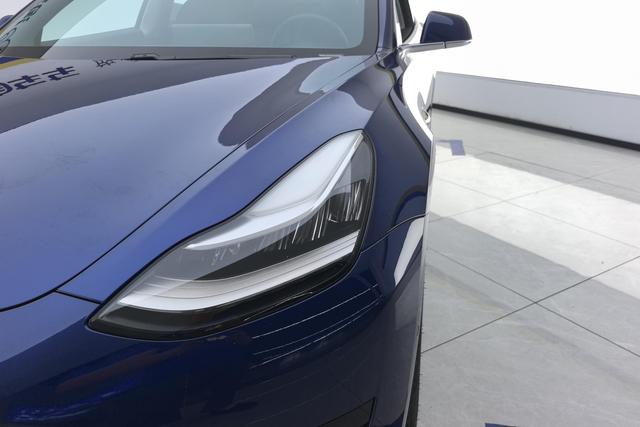Tesla Model 3 2020 thumb 3