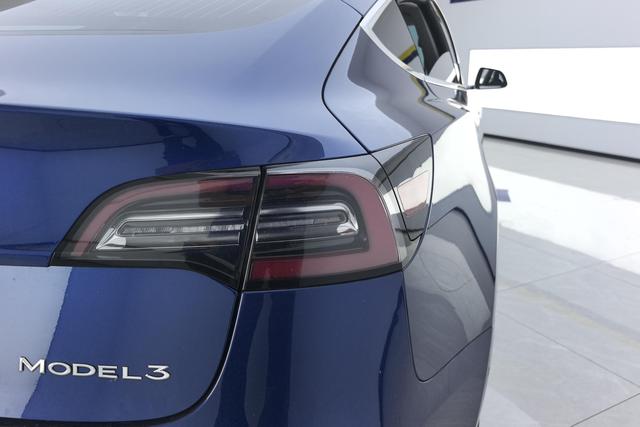 Tesla Model 3 2020 thumb 4