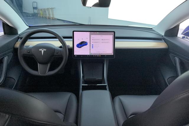 Tesla Model 3 2020 thumb 11