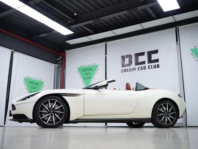 Aston Martin DB11 2019 thumb 2