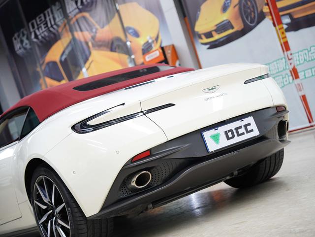 Aston Martin DB11 2019 thumb 12