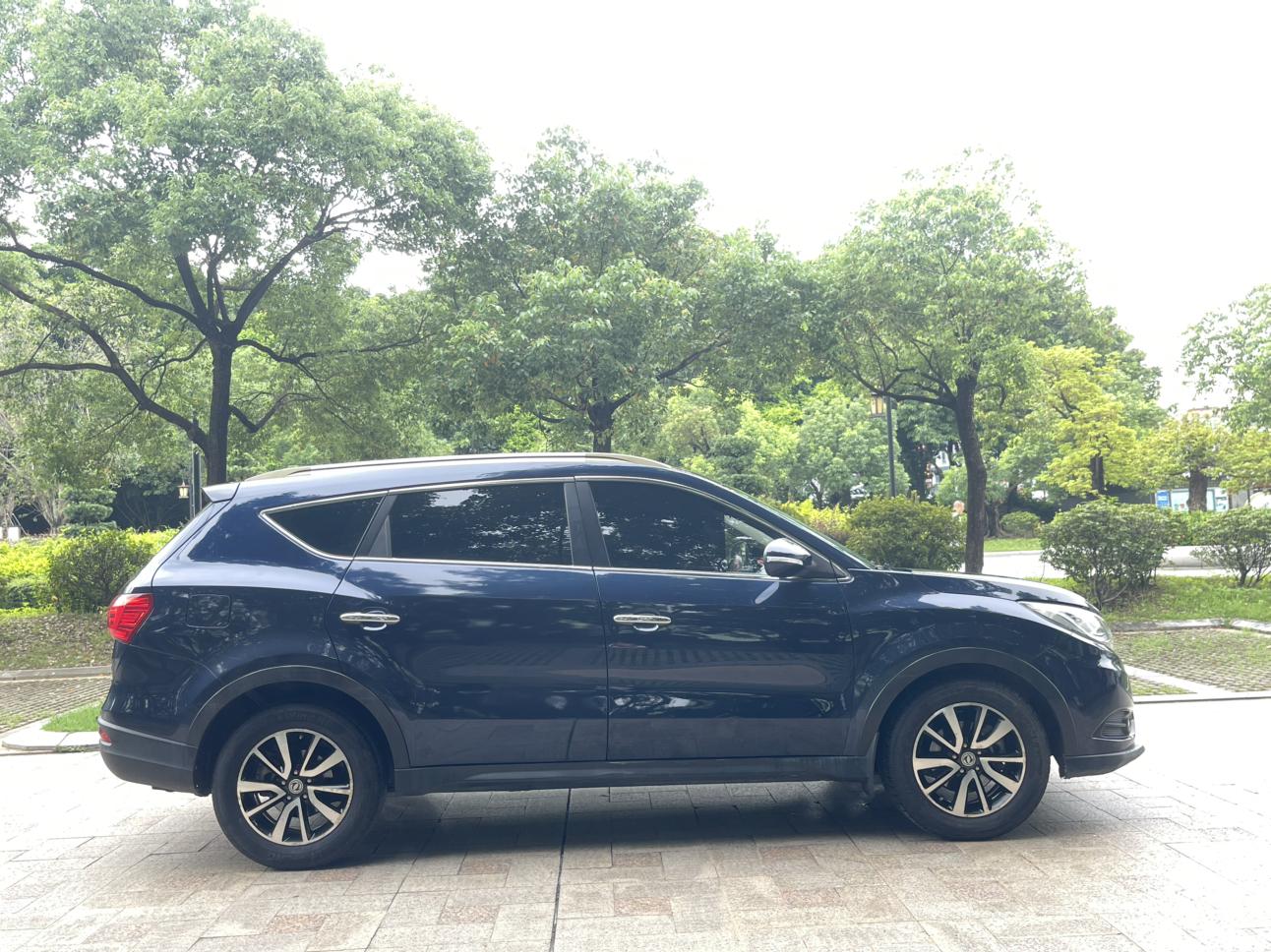Dongfeng Fengon 580 2017 thumb 5
