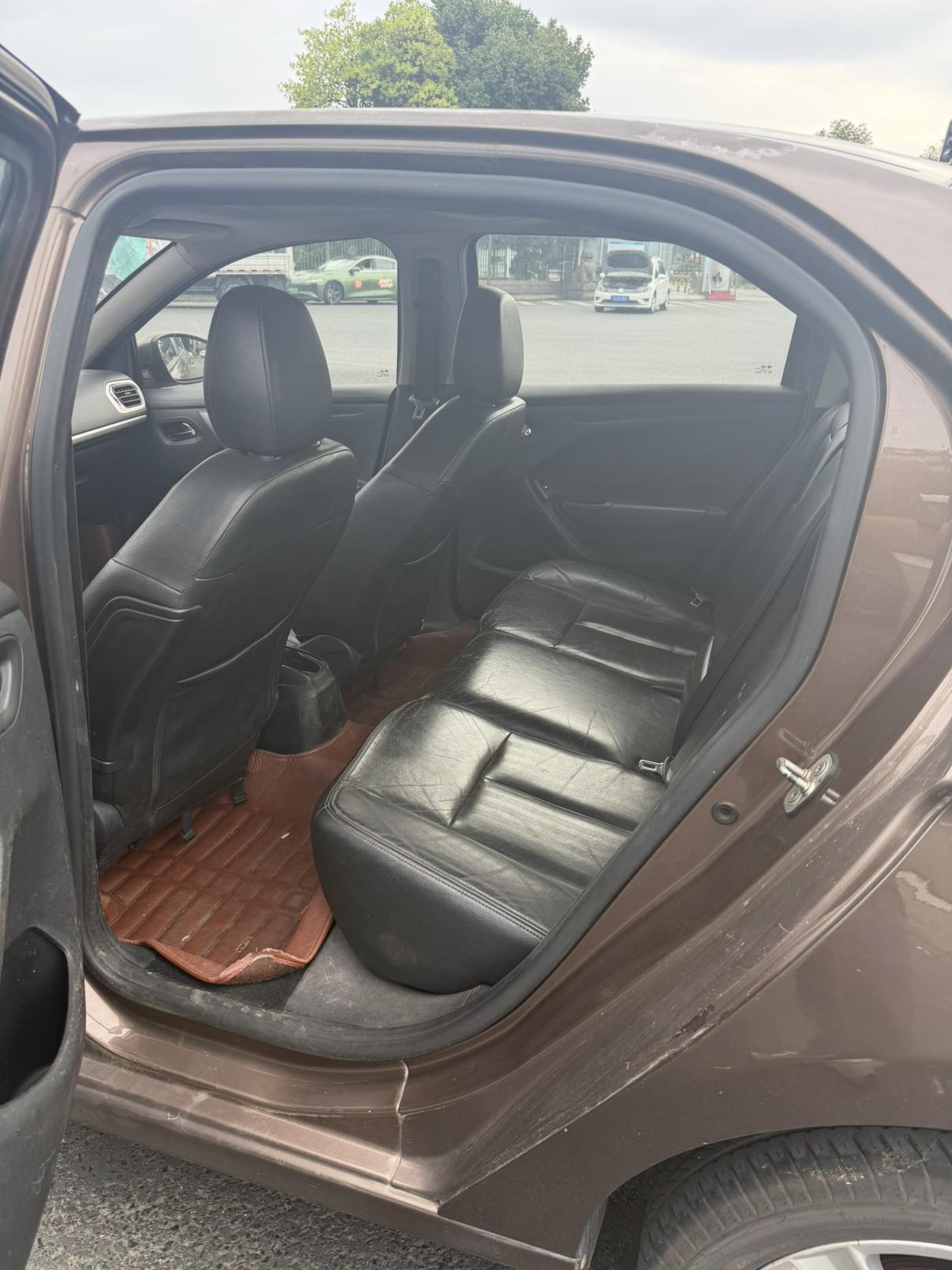 Peugeot 301 2014 thumb 11