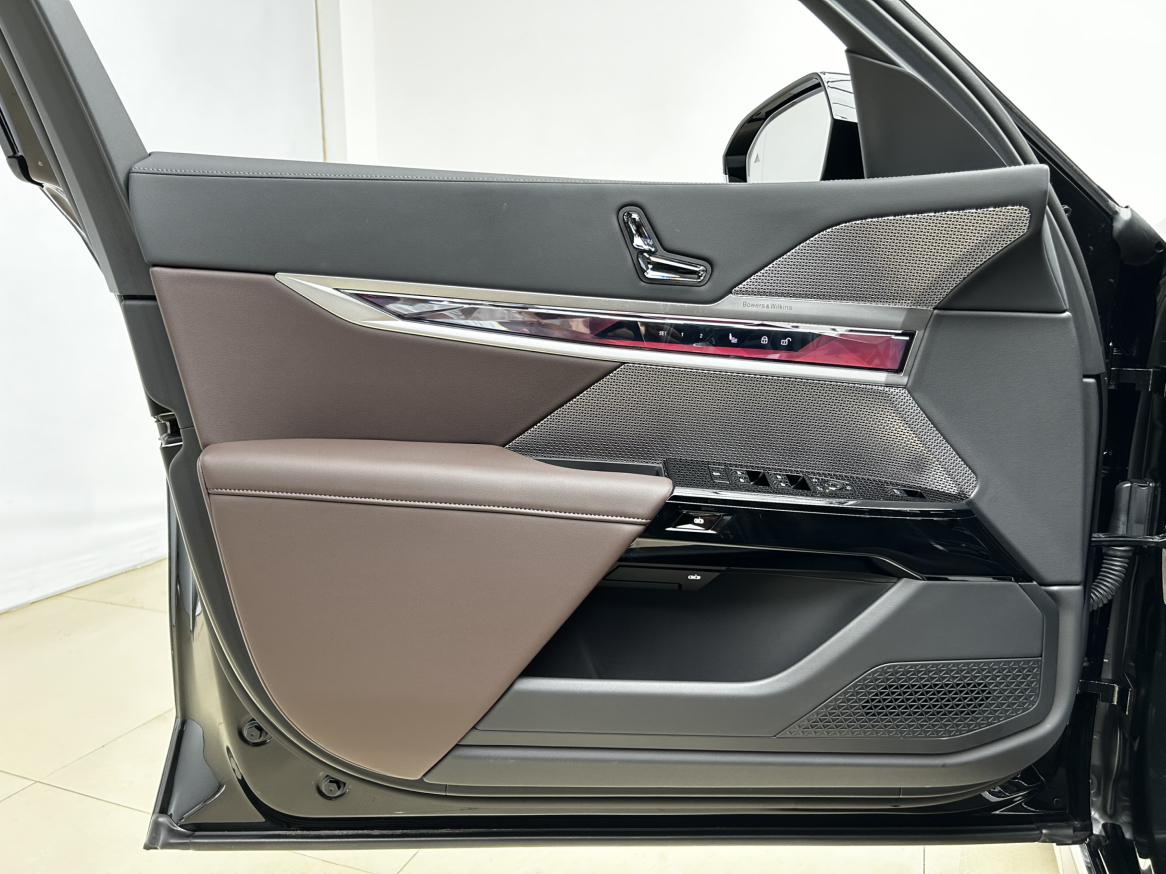 BMW 7 серии 2023 thumb 10