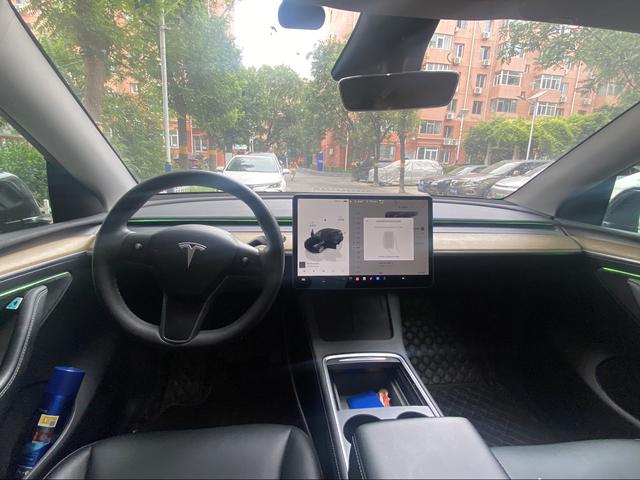 Tesla Model Y 2022 thumb 8