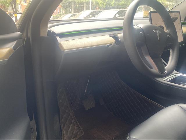 Tesla Model Y 2022 thumb 12