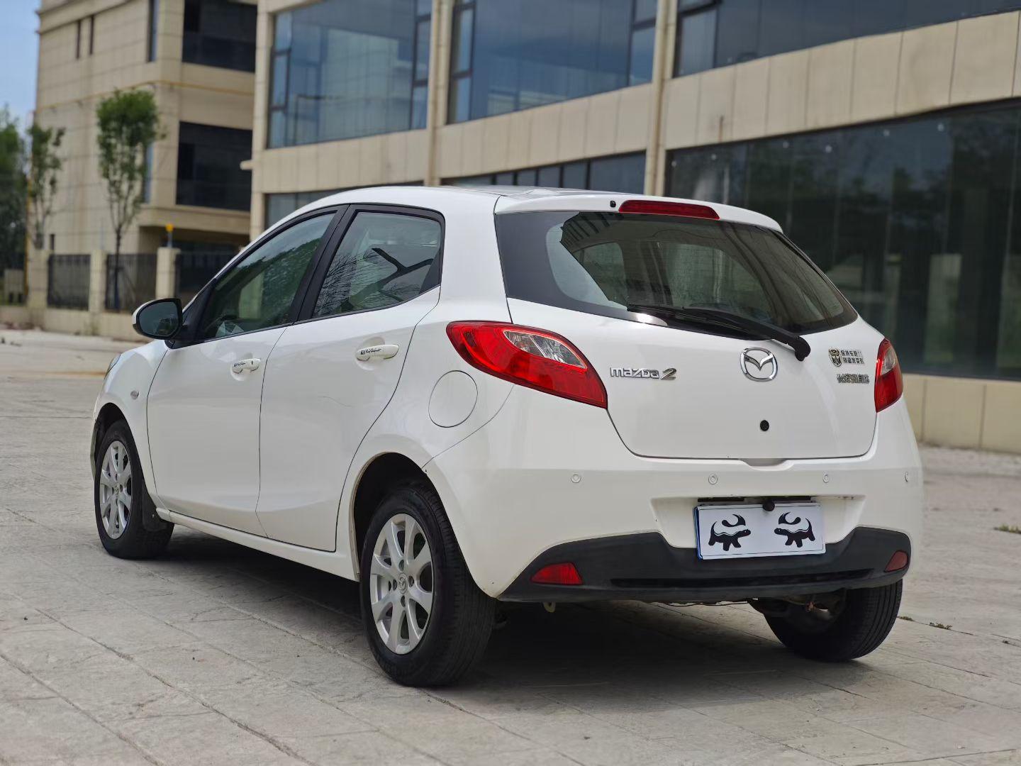Mazda 2 2011 thumb 2