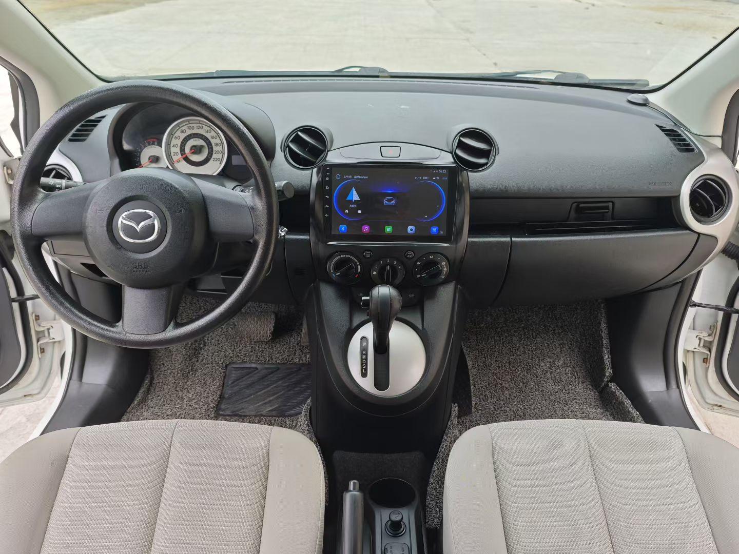 Mazda 2 2011 thumb 4