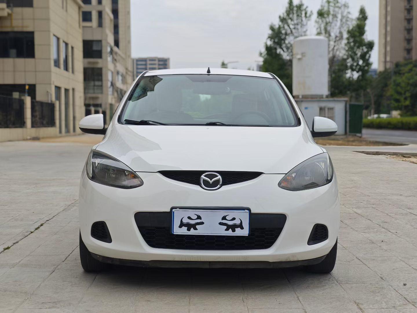 Mazda 2 2011 thumb 9