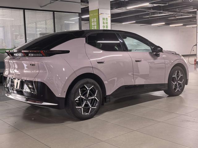 Lynk & Co Z20 2025 thumb 4
