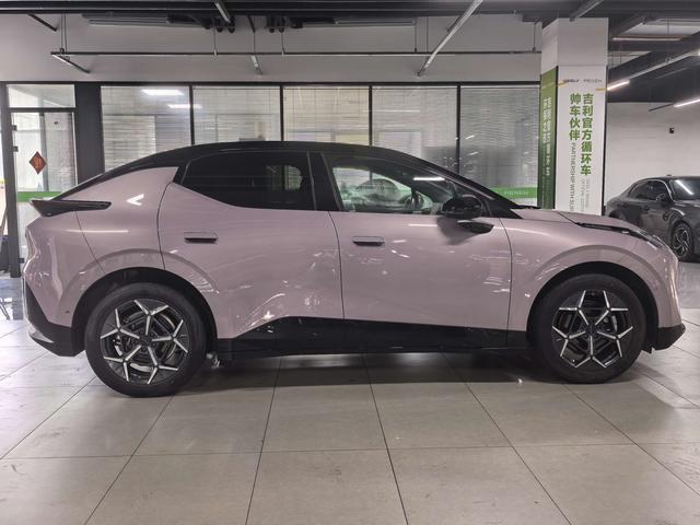 Lynk & Co Z20 2025 thumb 5