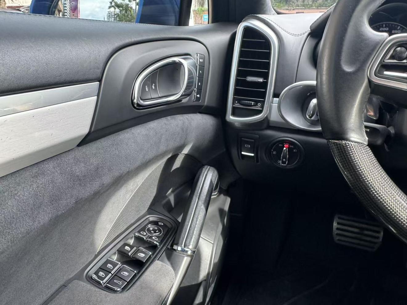 Porsche Cayenne 2016 thumb 8