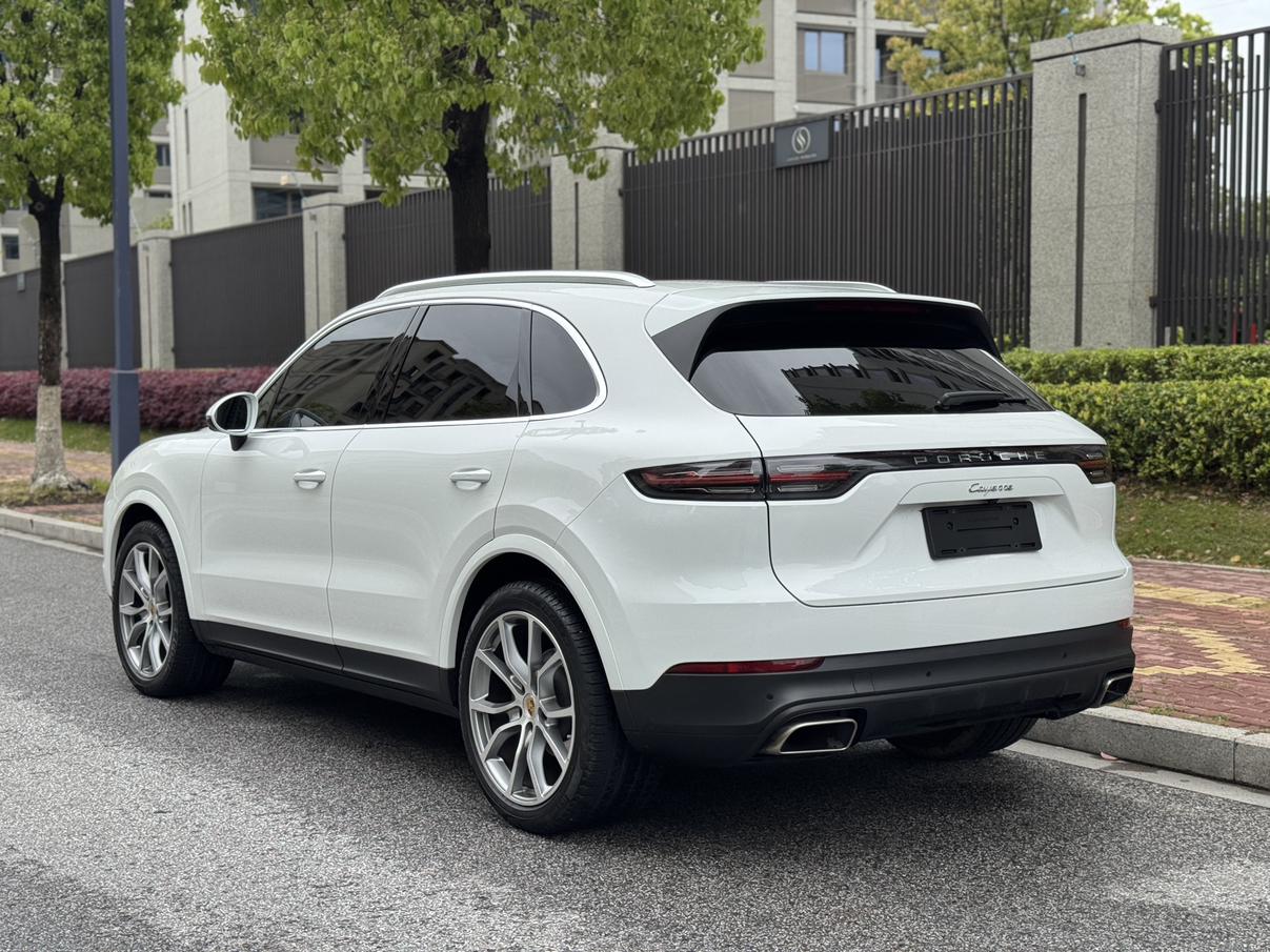 Porsche Cayenne 2023 thumb 2