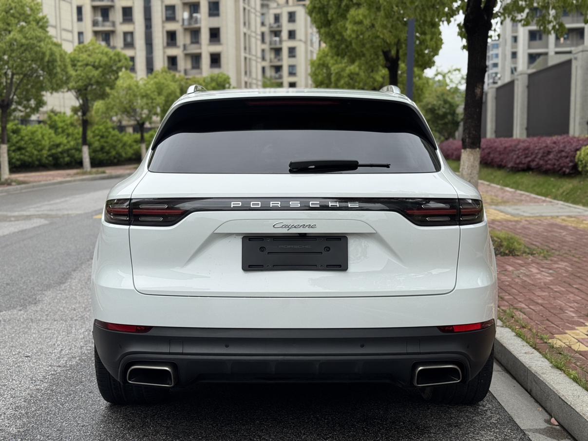 Porsche Cayenne 2023 thumb 3