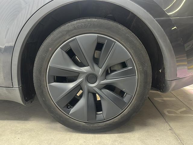 Tesla Model Y 2024 thumb 7