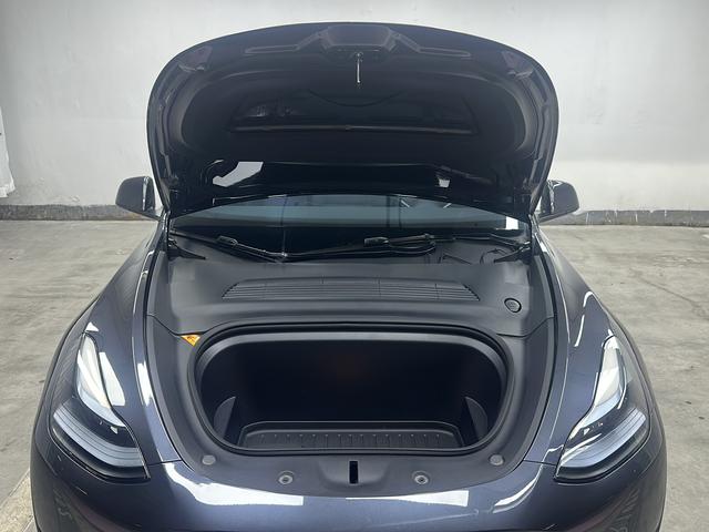 Tesla Model Y 2024 thumb 8