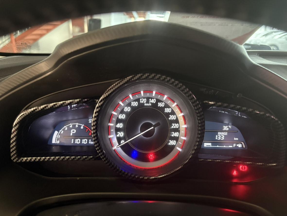 Mazda 3 2016 thumb 6