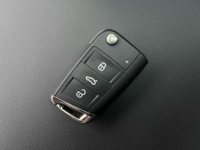 Volkswagen Passat (North America and China) 2022 thumb 9