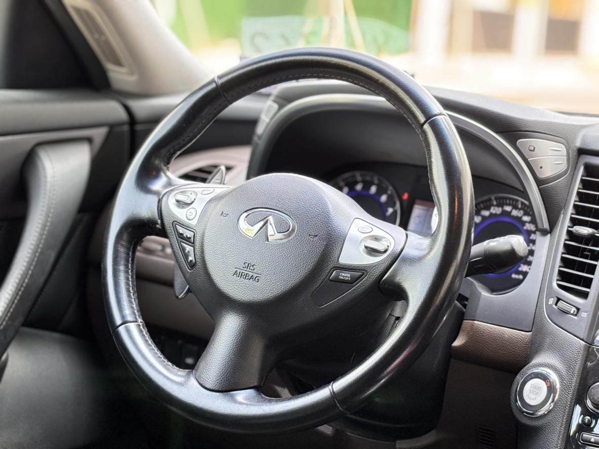 Infiniti QX70 2013 thumb 5