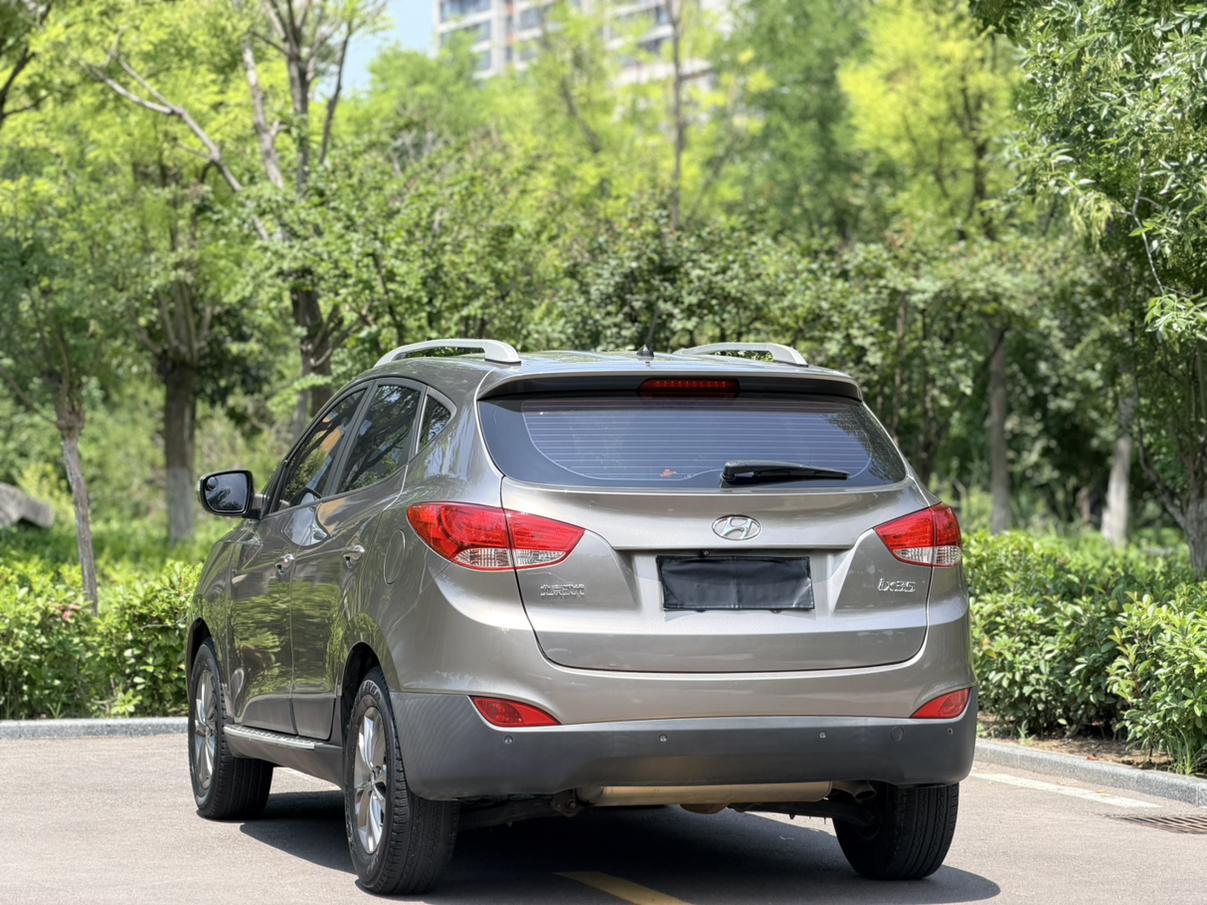 Hyundai ix35 2015 thumb 2