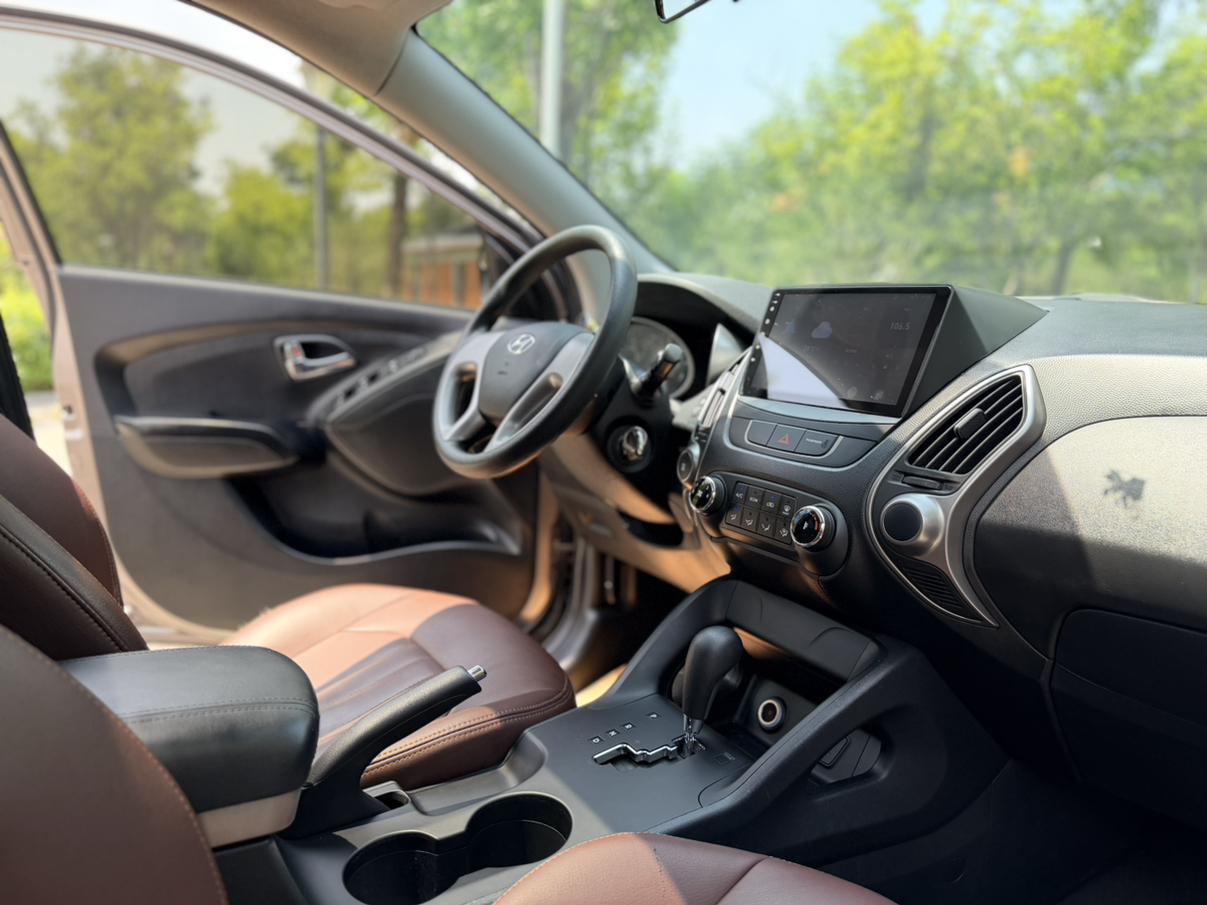 Hyundai ix35 2015 thumb 6