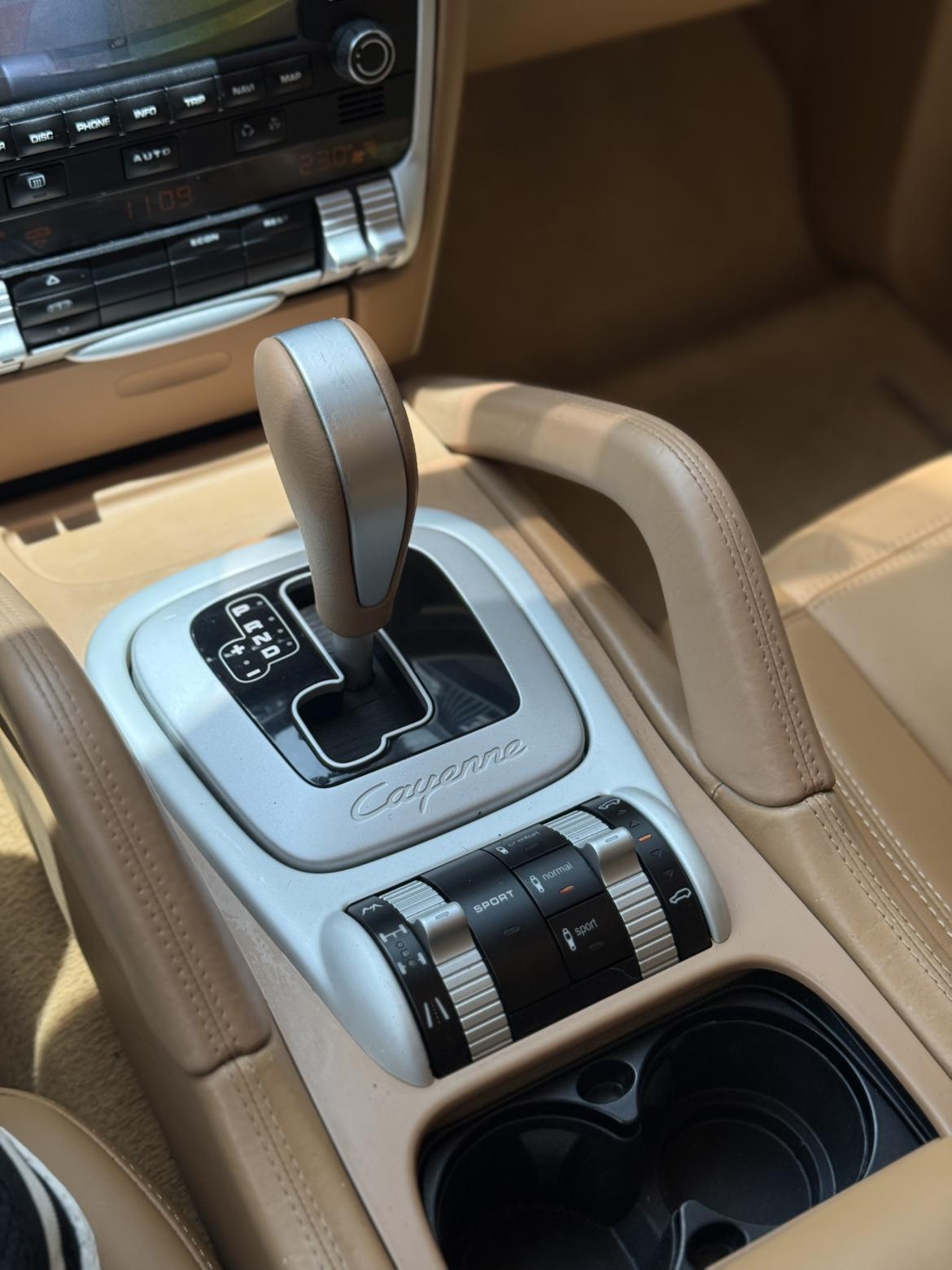 Porsche Cayenne 2008 thumb 12