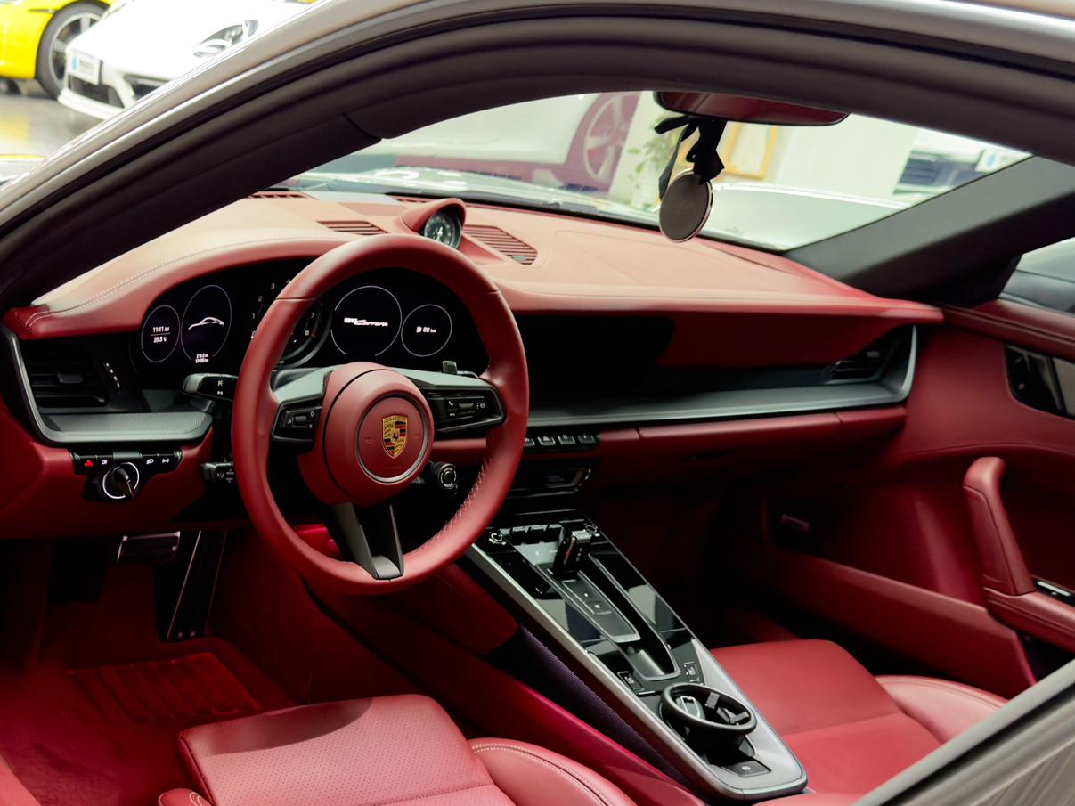 Porsche 911 2020 thumb 3