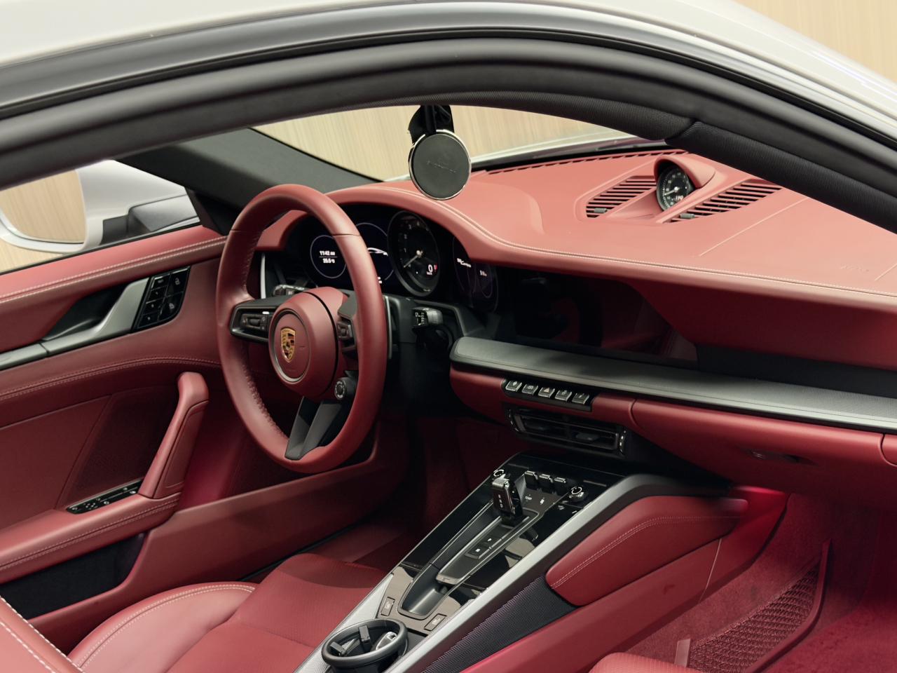 Porsche 911 2020 thumb 5