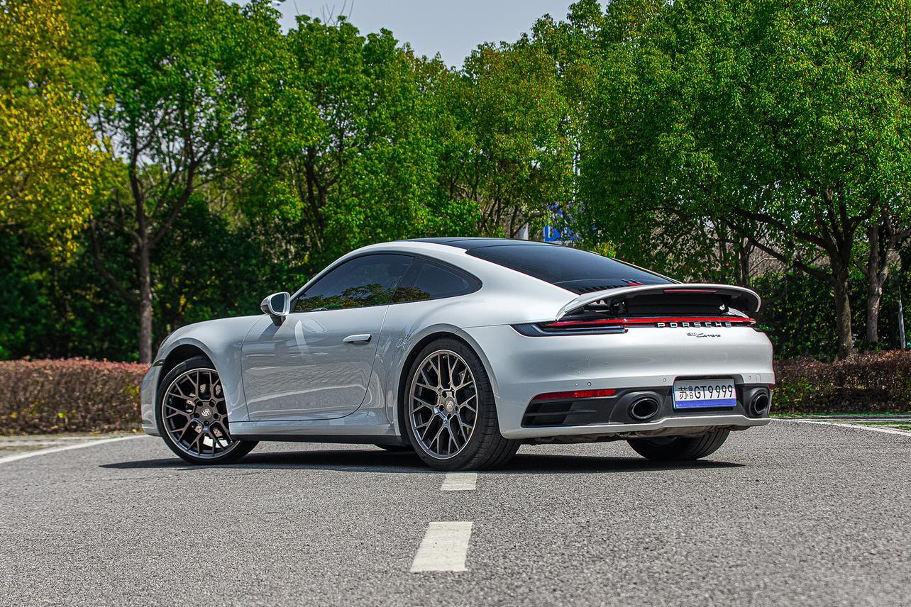 Porsche 911 2020 thumb 3